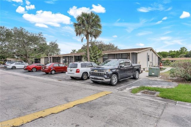 5229 Treetops DR # I, Naples, FL 34113