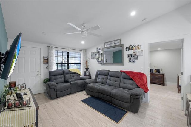 5229 Treetops DR # I, Naples, FL 34113