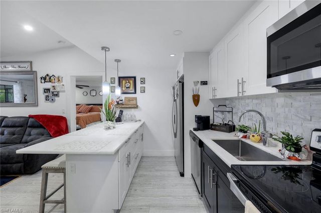 5229 Treetops DR # I, Naples, FL 34113