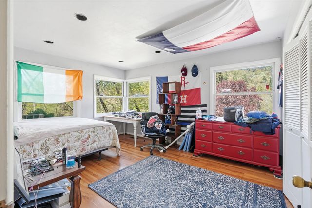 325 Mountain View Place, Grants Pass, OR 97527