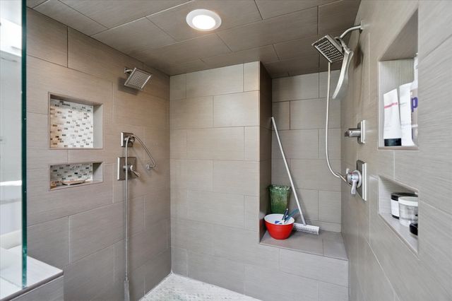 325 Mountain View Place, Grants Pass, OR 97527