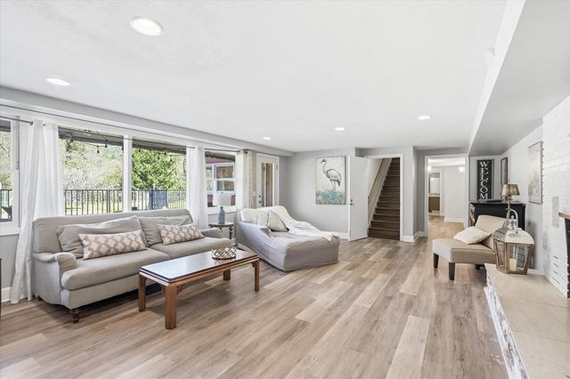 325 Mountain View Place, Grants Pass, OR 97527