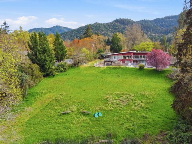 325 Mountain View Place, Grants Pass, OR 97527