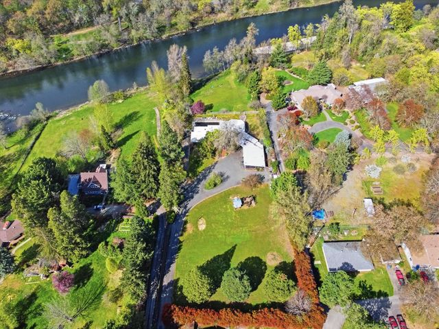 325 Mountain View Place, Grants Pass, OR 97527