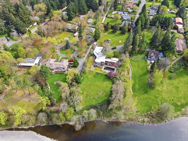 325 Mountain View Place, Grants Pass, OR 97527