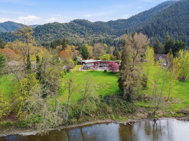 325 Mountain View Place, Grants Pass, OR 97527