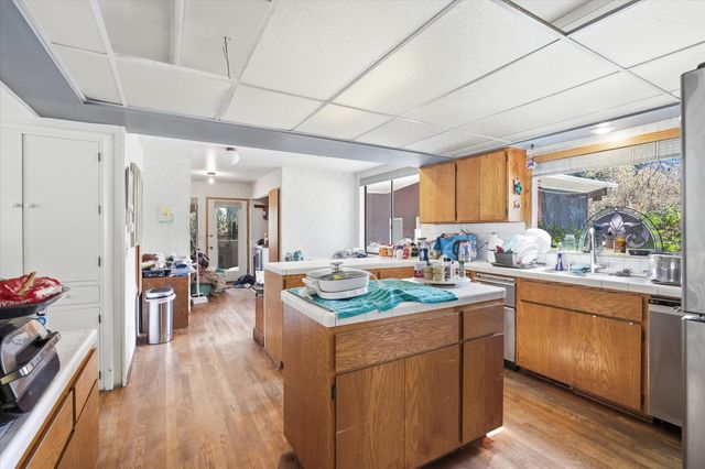 325 Mountain View Place, Grants Pass, OR 97527