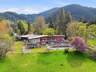 325 Mountain View Place, Grants Pass, OR 97527