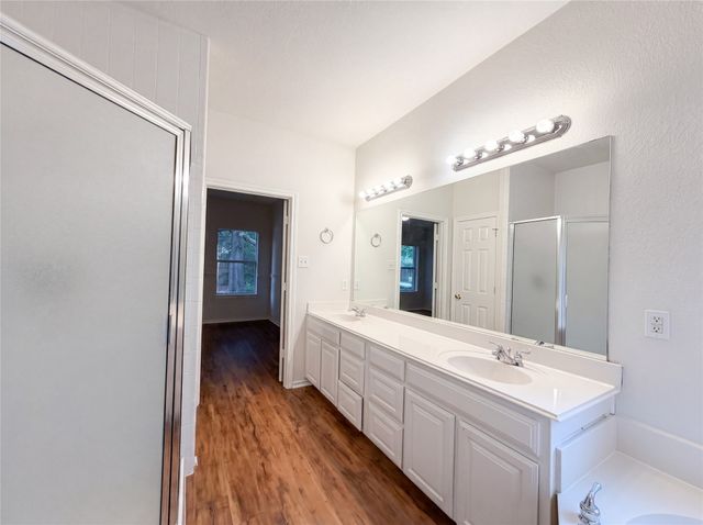 6218 Kingswood Drive, Arlington, TX 76001