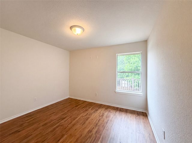 6218 Kingswood Drive, Arlington, TX 76001