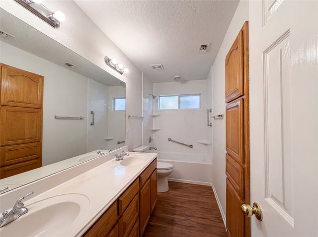 6218 Kingswood Drive, Arlington, TX 76001