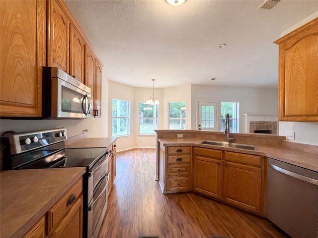 6218 Kingswood Drive, Arlington, TX 76001