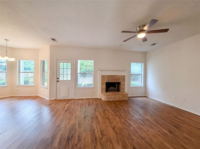6218 Kingswood Drive, Arlington, TX 76001