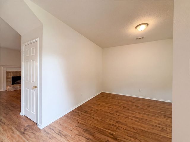 6218 Kingswood Drive, Arlington, TX 76001