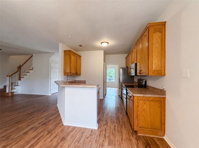 6218 Kingswood Drive, Arlington, TX 76001