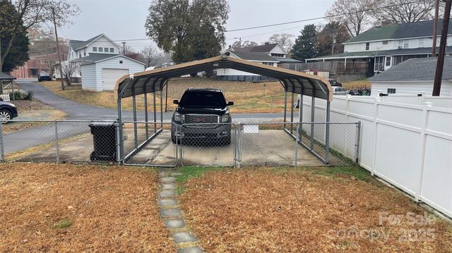 144 Maple Street, Badin, NC 28009