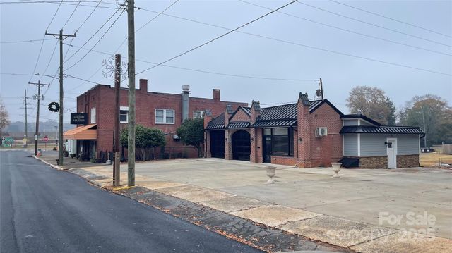 144 Maple Street, Badin, NC 28009