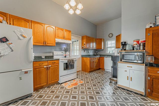 2136 950TH Street, Chestnut, IL 62518