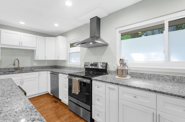 1811 Manigault Place, Charleston, SC 29407