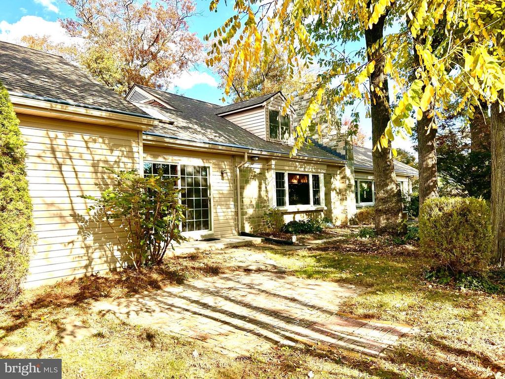 203 HILLSIDE TER, York, PA 17408