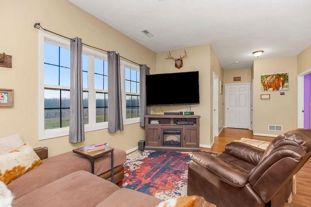 4395 Weaver School Road, Odessa, MO 64067
