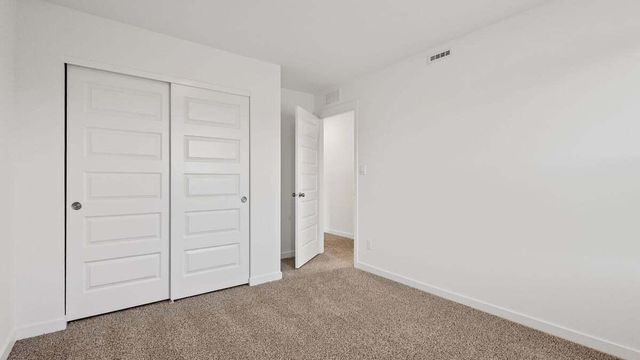 226 Cressmoor Boulevard, Hobart, IN 46342