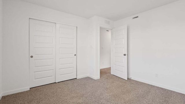 226 Cressmoor Boulevard, Hobart, IN 46342