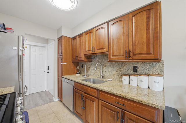 25 College Avenue 707, Nanuet, NY 10954