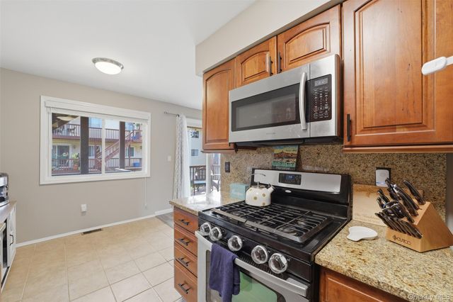 25 College Avenue 707, Nanuet, NY 10954