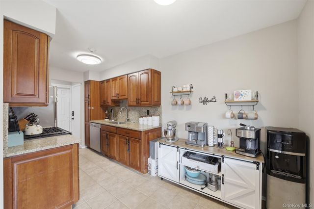 25 College Avenue 707, Nanuet, NY 10954