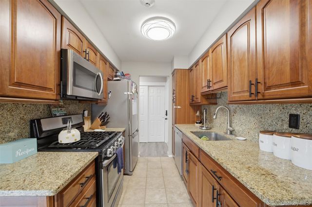 25 College Avenue 707, Nanuet, NY 10954