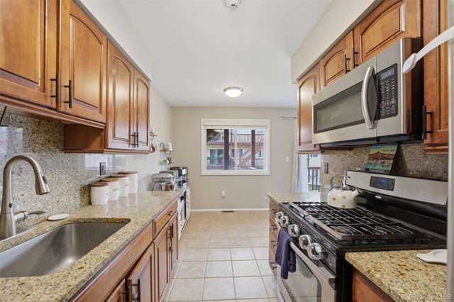 25 College Avenue 707, Nanuet, NY 10954