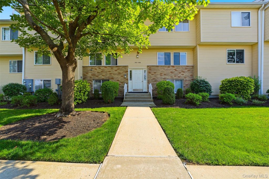 25 College Avenue 707, Nanuet, NY 10954 — exterior