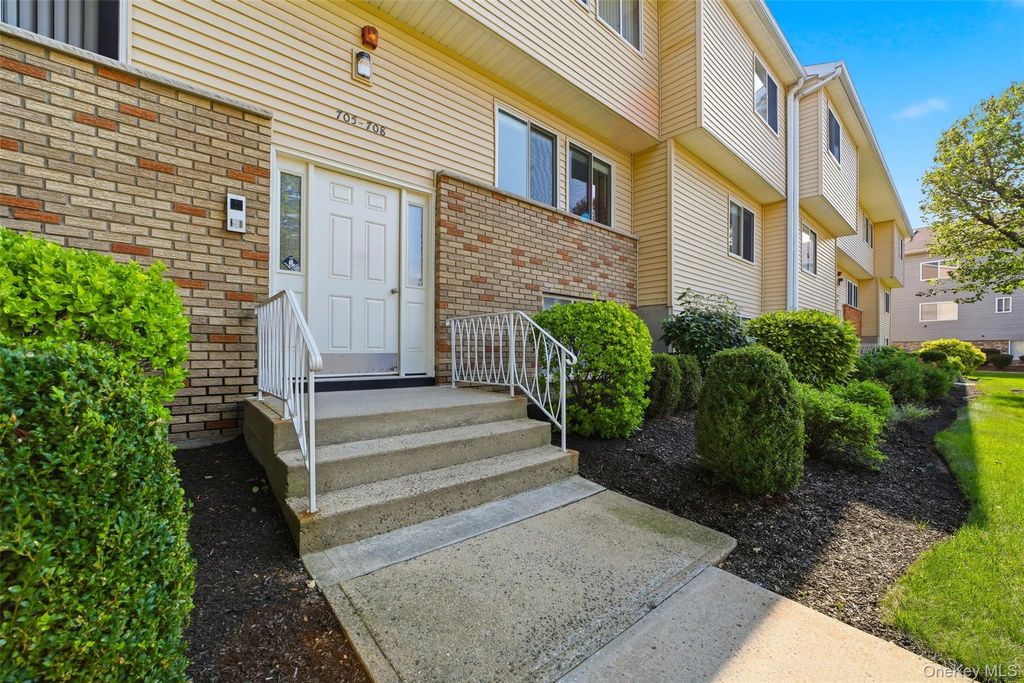 25 College Avenue 707, Nanuet, NY 10954 — photo 2