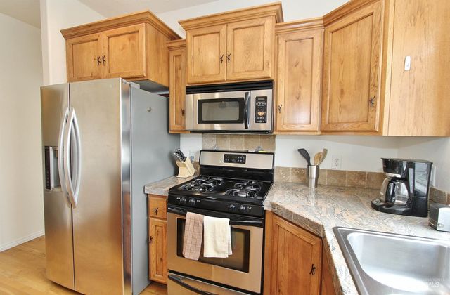 689 Triumph Dr, Middleton, ID 83644