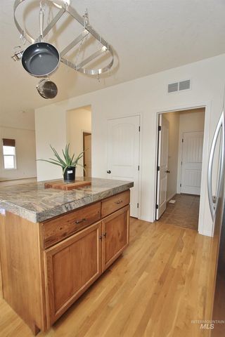 689 Triumph Dr, Middleton, ID 83644