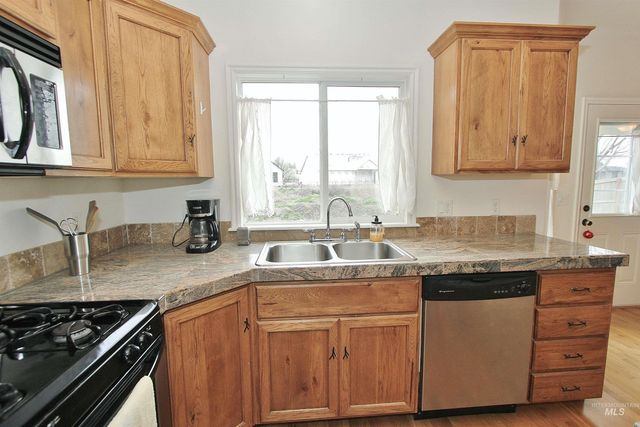 689 Triumph Dr, Middleton, ID 83644