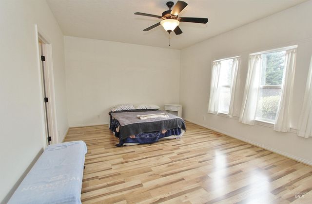 689 Triumph Dr, Middleton, ID 83644