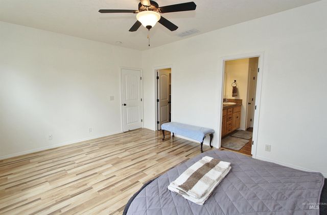 689 Triumph Dr, Middleton, ID 83644