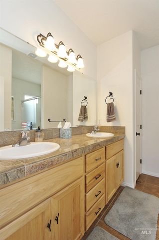 689 Triumph Dr, Middleton, ID 83644