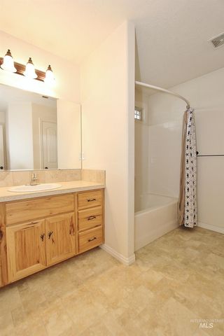 689 Triumph Dr, Middleton, ID 83644