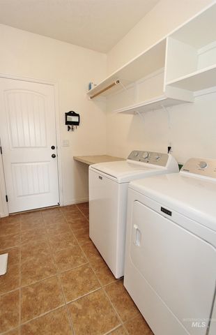 689 Triumph Dr, Middleton, ID 83644