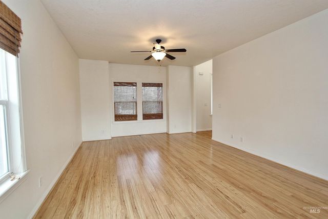 689 Triumph Dr, Middleton, ID 83644