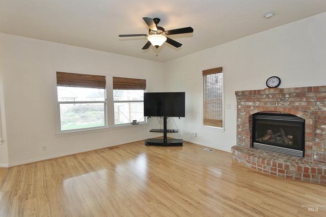 689 Triumph Dr, Middleton, ID 83644