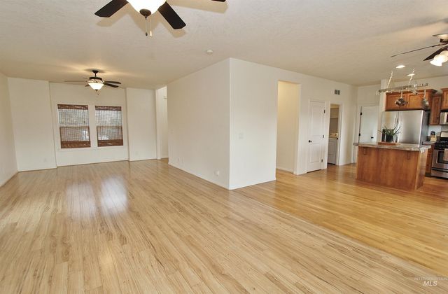 689 Triumph Dr, Middleton, ID 83644