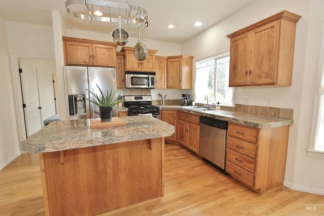 689 Triumph Dr, Middleton, ID 83644