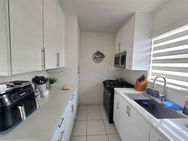 1265 W 24th Street 201, Hialeah, FL 33010