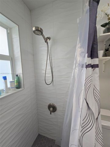 1265 W 24th Street 201, Hialeah, FL 33010