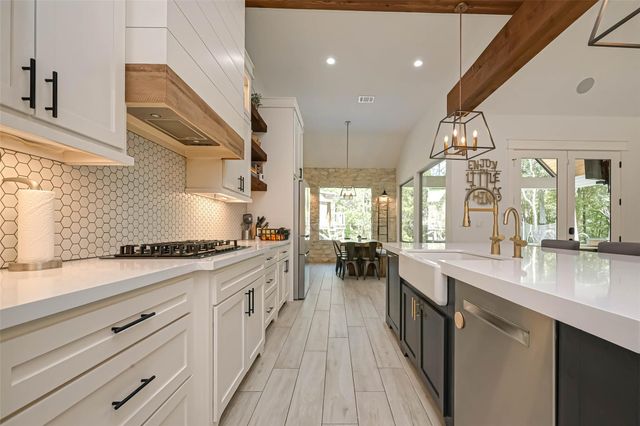 2407 Chantilly Lane, Conroe, TX 77384