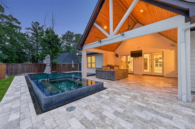 2407 Chantilly Lane, Conroe, TX 77384